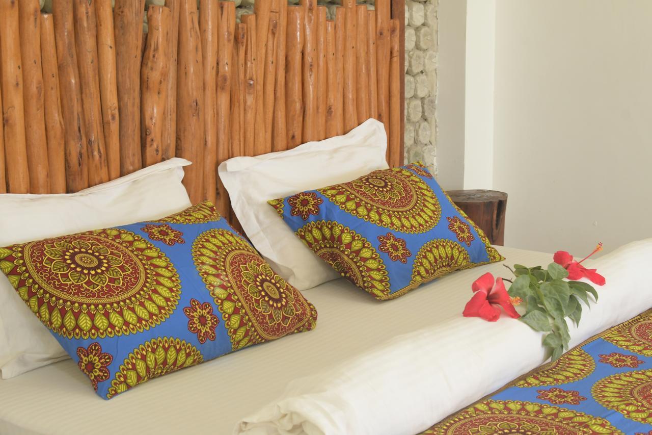 Habibis Bottle House Bed and Breakfast Nungwi Exteriör bild